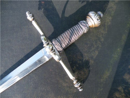 Turk's head knots on dagger handle